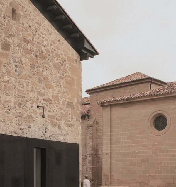 El hotel 3 Exterior 2 r 600x640 - El hotel